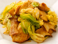 鶏肉レシピ 胸肉とキャベツのカレー炒め